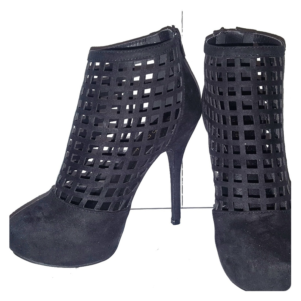 Cage black pump shoes